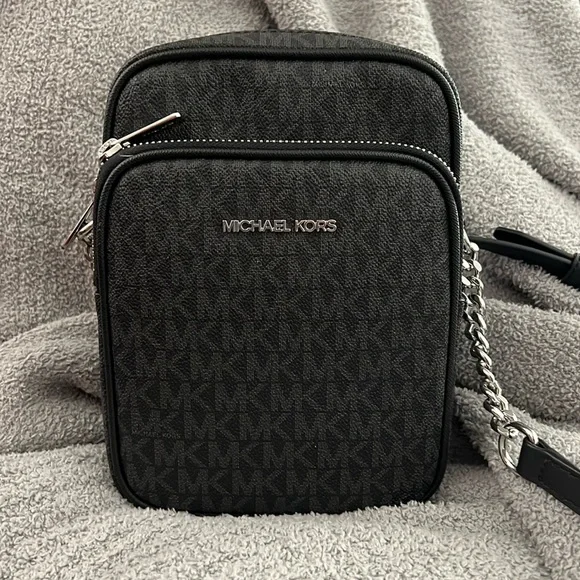 Michael Kors Jet Set Travel Medium Logo Crossbody Bag - Picture 2 of 8